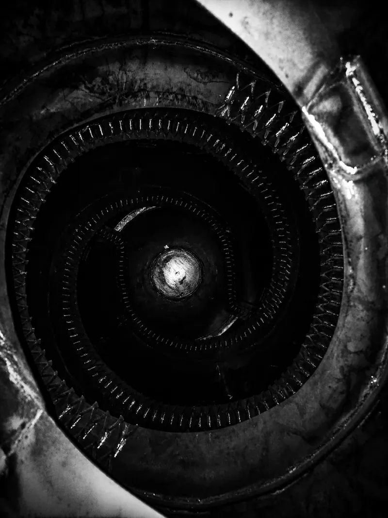 Looking down inside a Cesco barrel at the spiral of pressed blade segments