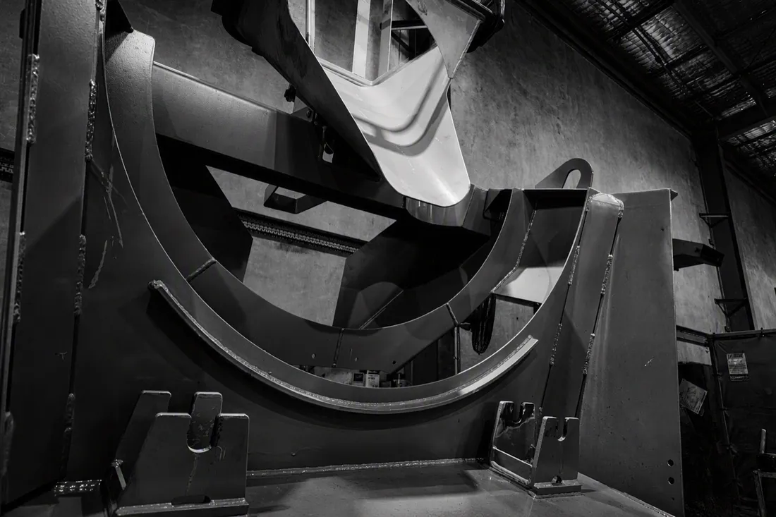 Mixer pedestal fabrication in the Cesco factory, in black and white